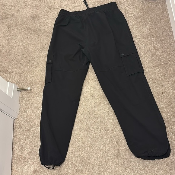 Womens Black water repellent Cargo Pants with pockets - Picture 11 of 15